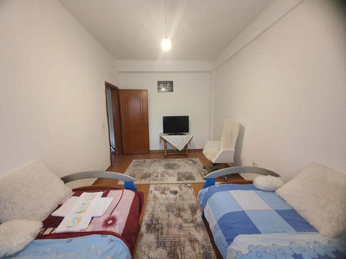 Spacious House With A Big Garden And Fire Pit Villa Tirana Kültér fotó